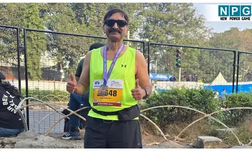 Retired IAS Marathon News: सेवानिवृत IAS अधिकारी दिनेश श्रीवास्तव ने मुम्बई में भी हाफ मैराथन किया पूर्ण, 2 घंटे 20 मिनट में तय की दूरी