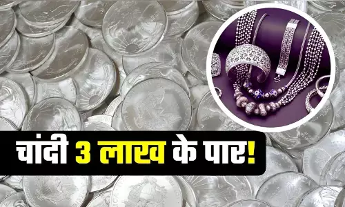 चांदी ने बनाया नया रिकॉर्ड: पहली बार 3 लाख के पार पहुंची कीमतें, एक महीने में 1 लाख की रिकॉर्ड तेजी, जानिए आगे क्या होगा?