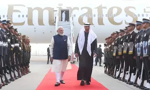 UAE President India Visit: भारत दौरे पर दिल्ली पहुंचे यूएई के राष्ट्रपति, PM मोदी ने प्रोटोकॉल तोड़ एयरपोर्ट पर किया स्वागत