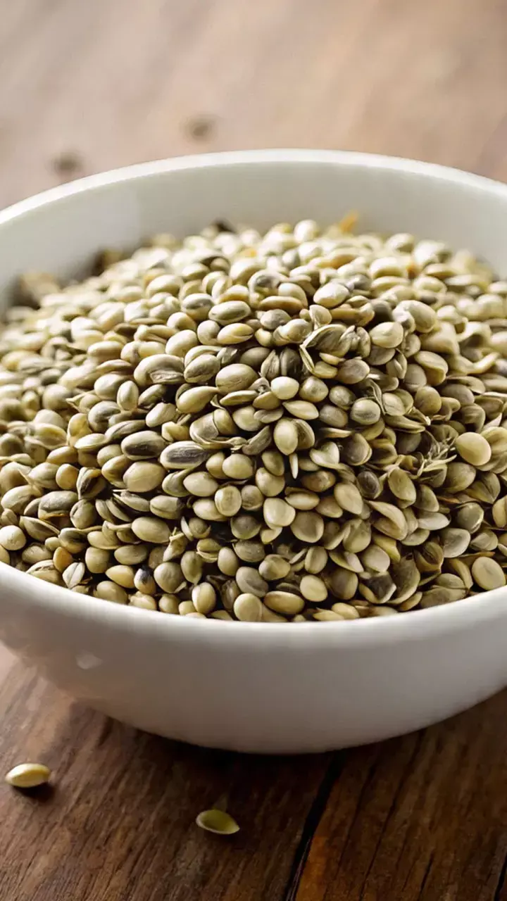 Bhang Ke Beej Khane Ke Fayde: भांग का बीज खाने से शरीर को क्या फायदा होता है?