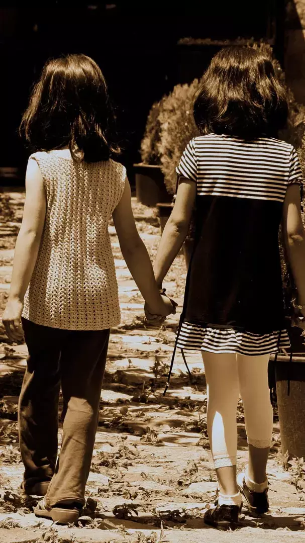 Chanakya Niti in Hindi: कौन है आपका सच्चा दोस्त, और किससे रहे दूर, जानिए