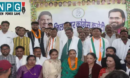 CG Congress Politics: मंच पर दिखा रोचक नजारा, एकजुटता का संदेश देते कांग्रेसी एक-दूसरे को मारते रहे शब्दों के तीर