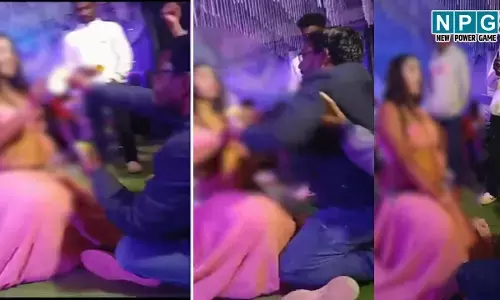 Baikunthpur Obscene Dance: सीजी में एक और अश्लील डांस का वीडियो वायरल, डांसर के ठुमके देख रोजगार सहायक हुए पागल, जमकर लुटाए नोट...