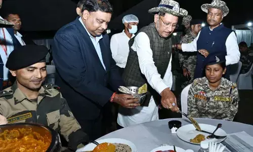 Bastar Security News: नारायणपुर में जवानों के बीच पहुंचे CM साय, बढ़ाया हौसला, बोले—आपके साहस से लौटी शांति