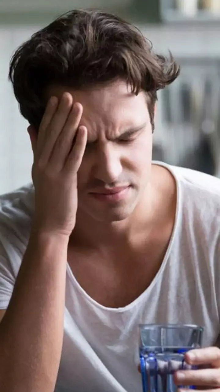 Baar Baar Sir Dard Hone Ke Karan: बार-बार सिर में दर्द होना किस बीमारी का संकेत हैं?