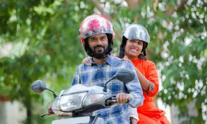 Sunday Positive Story : MP में यहाँ हेलमेट के लिए सिर्फ चालान नहीं काटे जाते हैं, बल्कि मिलते है फ्री हेलमेट, इस अधिकारी ने शुरू की नेक पहल