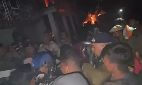 ब्रेकिंग: छत्तीसगढ़ के गरियाबंद जिला में सांप्रदायिक हिंसा, दो समुदायों में झड़प, घर-गाड़ियां जलीं, लाठीचार्ज, 6 जवान घायल, भारी पुलिस बल तैनात, जानिए क्यों भड़की हिंसा?