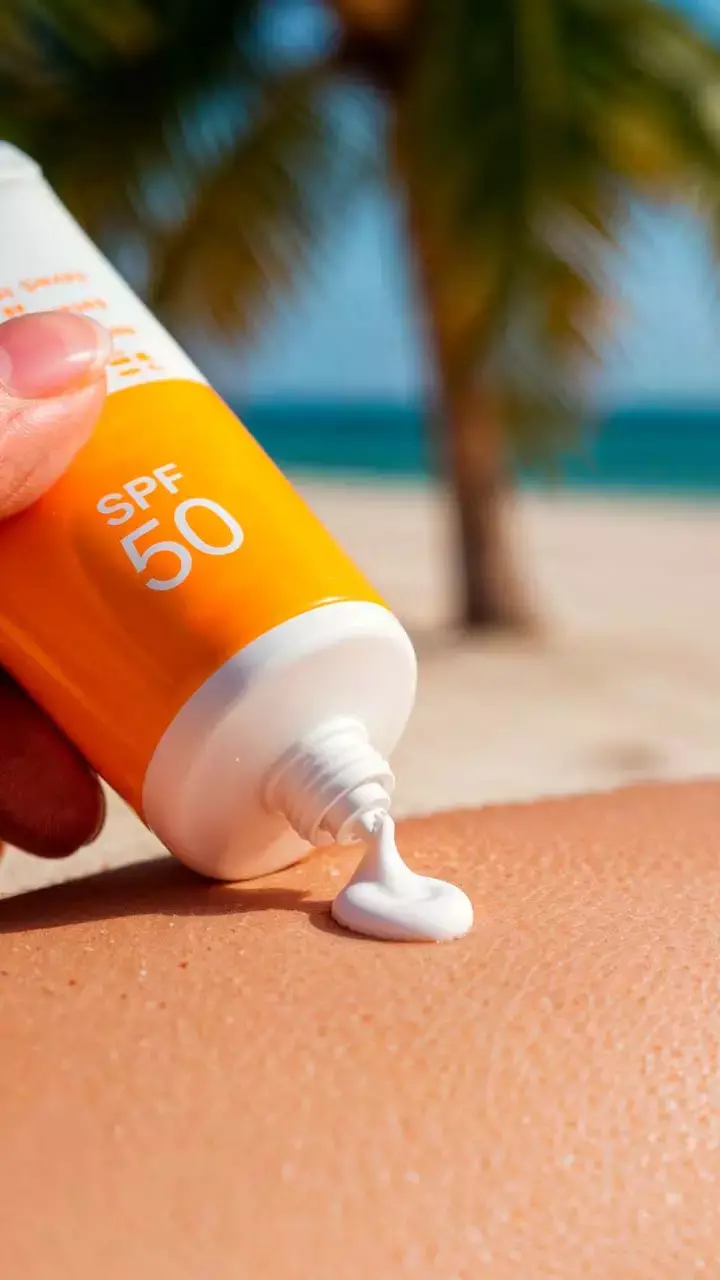 Sunscreen Lagana Kyu Jaruri Hai: धूप में निकलने से पहले जान लें ये जरूरी बात, वरना स्किन हो जाएगी बर्बाद...