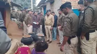 Bihar Crime News : औरंगाबाद में 5 नाबालिग बच्चियों ने खाया जहर, 4 की मौत, बिना क़ानूनी प्रक्रिया के परिजनों ने किया अंतिम संस्कार ! सवालों से घिरी घटना