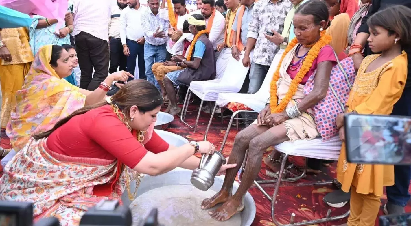 MLA Bhavna Bohra: 64 आदिवासी परिवार के लोगों ने की... ... CG Top News: छत्तीसगढ़ में तनाव का माहौल, नौकरी दिलाने के नाम पर गैंगरेप, एक क्लिक में पढ़ें छत्तीसगढ़ की आज की हर बड़ी और ब्रेकिंग खबर!