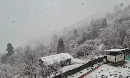 Uttrakhand News : देहरादून समेत कई इलाकों में रुक-रुक कर बारिश ! फ़िर खतरे में उत्तराखंड के 5 जिले, हिमस्खलन की संभावना, अलर्ट पर जिला प्रशासन