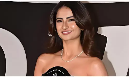 Palak Tiwari Video: मॉडर्न प्रिंसेस बन पलक तिवारी ने ढाया कहर, कयामत ड्रेस में लूटी महफिल, देखिए