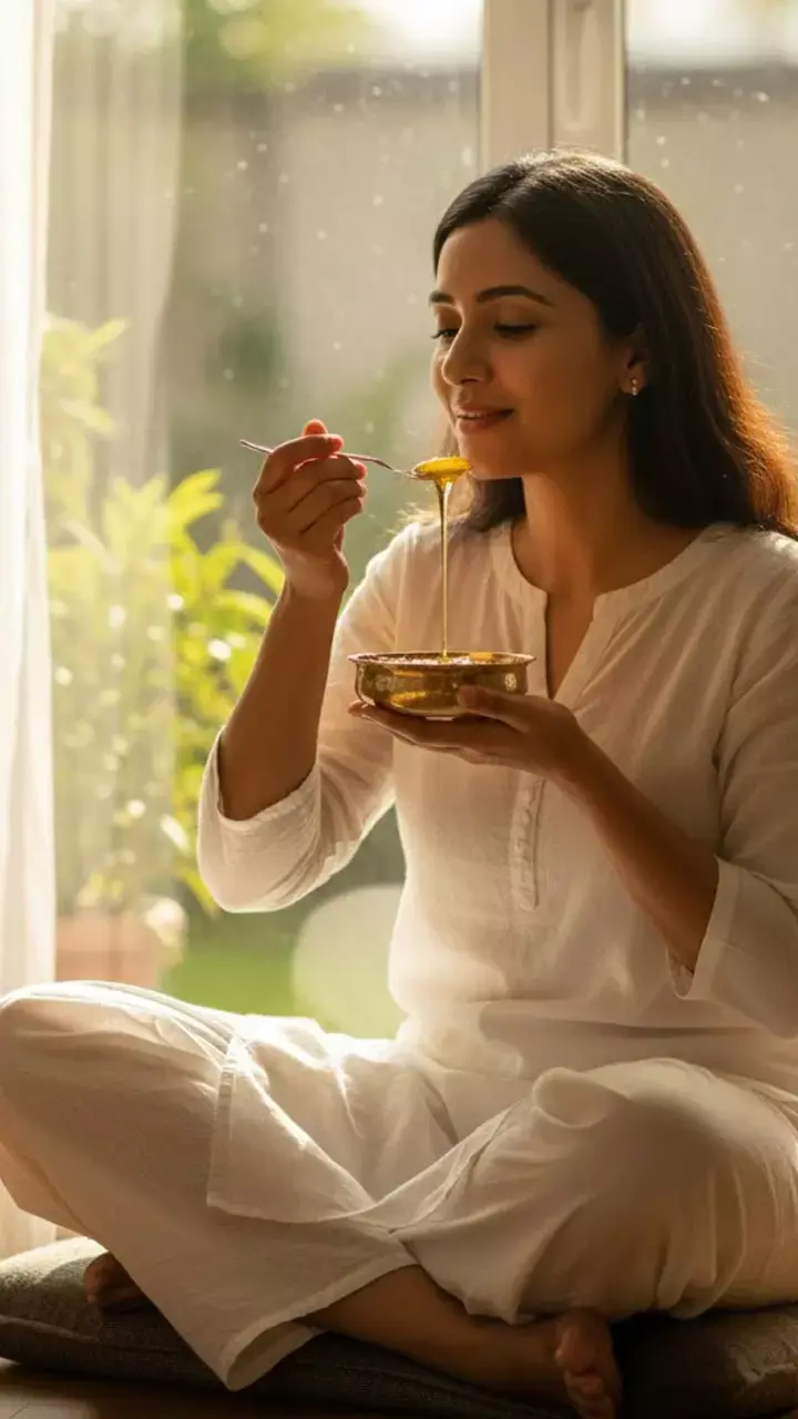 Subah Khali Pet Ghee Khane Ke Fayde: सुबह खाली पेट एक चम्मच घी खाने से क्या होता है?