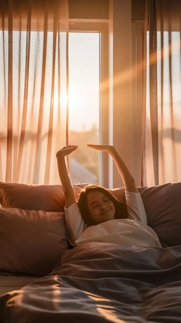 Morning Vastu Tips Hindi: सुबह उठते ही भूलकर भी न देखें ये 3 चीजें