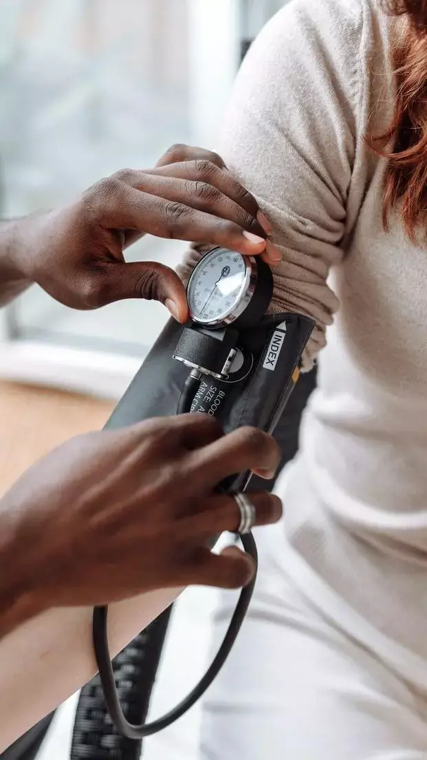 BP Ki Dawa Band Karne Ke Nuksan: हाई BP की दवा अचानक बंद करने से क्या होता है?