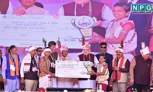 CG News: सुकमा के जनजातीय वेशभूषा ने बिखेरा जलवा, गृहमंत्री अमित शाह और मुख्यमंत्री विष्णुदेव साय ने किया सम्मानित