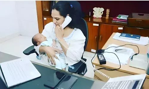 IAS Srijana Gummalla: 20 दिन के बच्चे को गोद में लेकर ऑफिस पहुंची थीं… अब बनीं साइबराबाद की पहली नगर आयुक्त, जानिए कौन हैं IAS श्रृजना गुमल्ला?