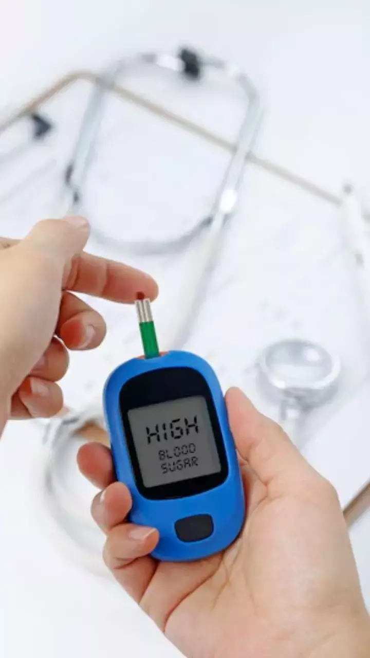 Blood Sugar Control Karne Ke Upay: ब्लड शुगर कंट्रोल करने के लिए खाली पेट पिएं ये ड्रिक्स