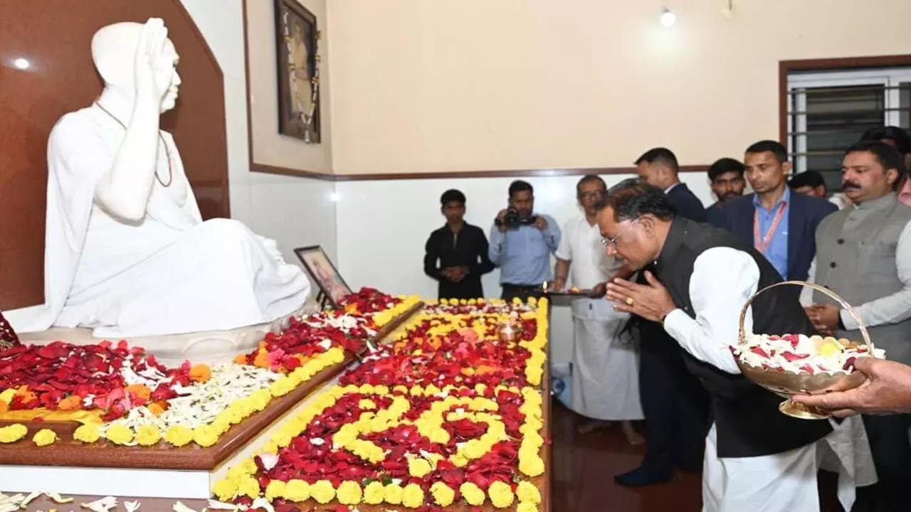 CM Vishnudeo Sai: रायगढ़ प्रवास के दौरान अघोर गुरु पीठ पहुंचे मुख्यमंत्री, गुरु दर्शन कर लिया आशीर्वाद CM Vishnudeo Sai: रायगढ़ प्रवास के दौरान अघोर गुरु पीठ पहुंचे मुख्यमंत्री, गुरु दर्शन कर लिया आशीर्वाद