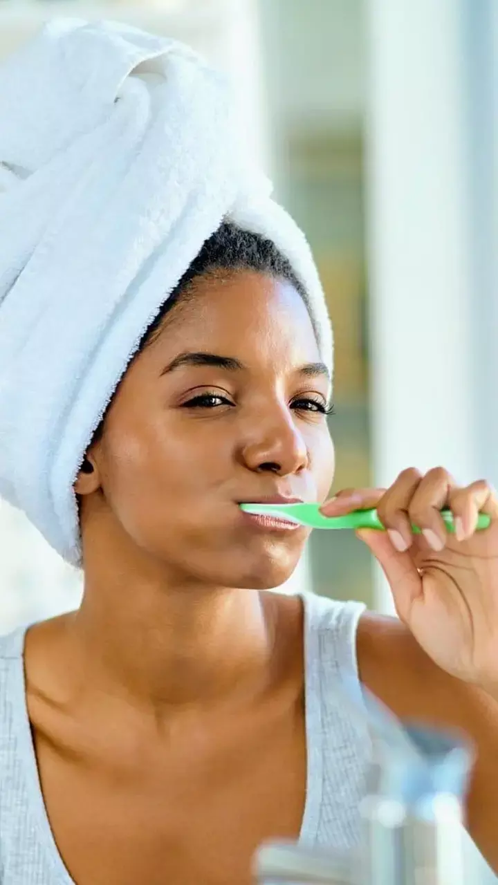 Brush Karne Ka Tarika: सुबह ब्रश करने का सही टाइम क्या है? 90 परसेंट लोग करते हैं ये गलती