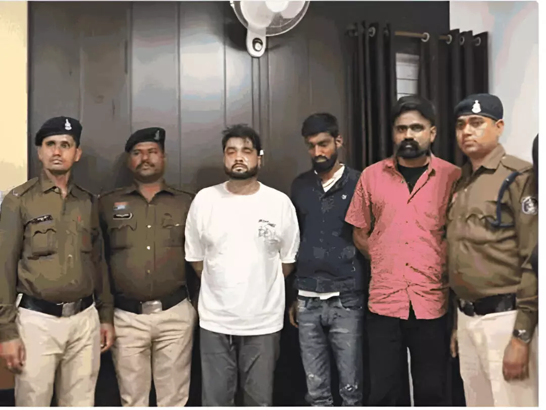 CG Crime News: हेरोइन की ड्रोन सप्लाई, छत्तीसगढ़ में पाकिस्तानी कनेक्शन! सप्लायर को ट्रांजिट रिमांड पर पंजाब से बिलासपुर लेकर आ रही पुलिस CG Crime News: हेरोइन की ड्रोन सप्लाई, छत्तीसगढ़ में पाकिस्तानी कनेक्शन! सप्लायर को ट्रांजिट रिमांड पर पंजाब से बिलासपुर लेकर आ रही पुलिस
