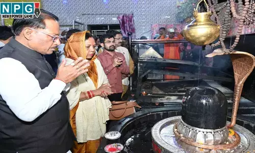 देखें Photo: पत्नी संग सीएम विष्णुदेव साय ने की बाबा धाम में पूजा-अर्चना, 1.20 करोड़ के विकास कार्यों का शिलान्यास...