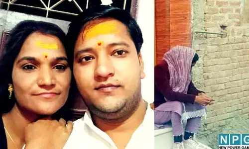 मुरादाबाद में हाईवोल्टेज ड्रामा : मैं पत्नी हूँ और अधिकार लेकर रहूँगी, बीजेपी नेता के घर के बाहर धरने पर बैठी महिला...