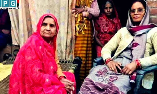 हरदोई : 65 साल बाद खत्म हुआ इंतजार : डकैत ले गए थे उठाकर, अब बुढ़ापे में बेटी ने मां को दिखाया बचपन का घर