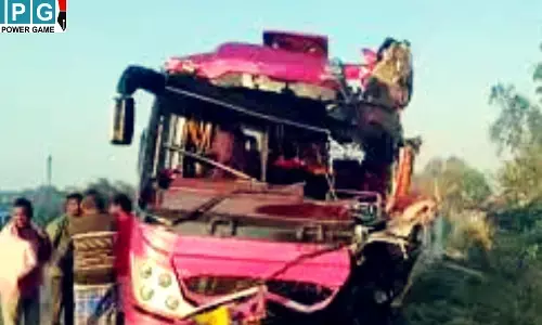 Rohtas Road Accident : मातम में बदला स्कूल का एजुकेशनल टूर : रोहतास में बस और ट्रक की भिड़ंत, 2  शिक्षकों की मौत 16 घायल