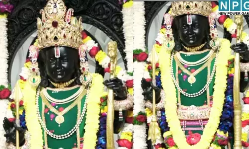 मनमोहक छवि : दिव्य वस्त्रों और स्वर्ण आभूषणों से सजे रामलला, फाल्गुन प्रतिपदा पर देखें प्रभु की अलौकिक आरती...