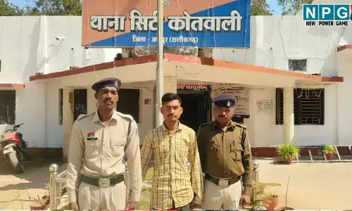 Jashpur News: कलेक्ट्रेट का बड़ा अफसर हूं, नौकरी चाहिए तो देने होंगे रूपये, लाखों की ठगी करने वाला गिरफ्तार...