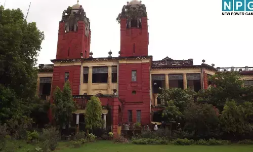 कोर्ट में खलबली : जज के सामने महिला ने निकाला चाकू, वकील को दी जान से मारने की धमकी!