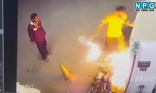 CG Crime: पेट्रोल डालते वक्त सिगरेट पीने से किया मना, गुस्साए बदमाश ने लाइटर से पेट्रोल पंप में लगाई आग, देखें वीडियो