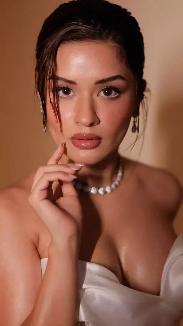 न्यू लुक में Avneet Kaur कराया हुस्न का दीदार, ढाया जबरदस्त कहर, देखिए