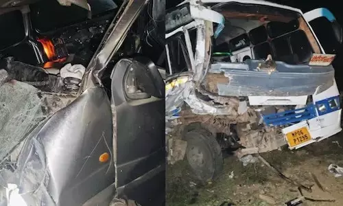 MP Breaking: शादी की खुशियां मातम में बदलीं! ग्वालियर-इटावा हाईवे पर रफ्तार का कहर! वैन के उड़े परखच्चे, 5 लोगों की दर्दनाक मौत