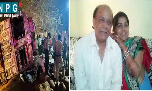 रायपुर में पति-पत्नी समेत 3 की मौत, बाइपास सर्जरी कराकर लौट रहे थे घर, तभी कार पर पलट गया धान लदा ट्रक