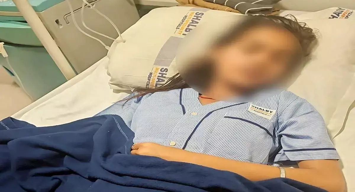 इंदौर में दरिंदगी: छात्रा को ऑनलाइन बदनाम कर घर में घुसे दबंग, पूरे परिवार को दौड़ा-दौड़ाकर पीटा।