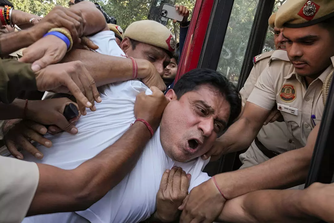 Uday Bhanu Chib Arrested: राहुल गांधी के बब्बर शेर को दिल्ली पुलिस ने किया गिरफ्तार, जानें कौन हैं यूथ कांग्रेस चीफ उदय भानु? Uday Bhanu Chib Arrested: राहुल गांधी के बब्बर शेर को दिल्ली पुलिस ने किया गिरफ्तार, जानें कौन हैं यूथ कांग्रेस चीफ उदय भानु?