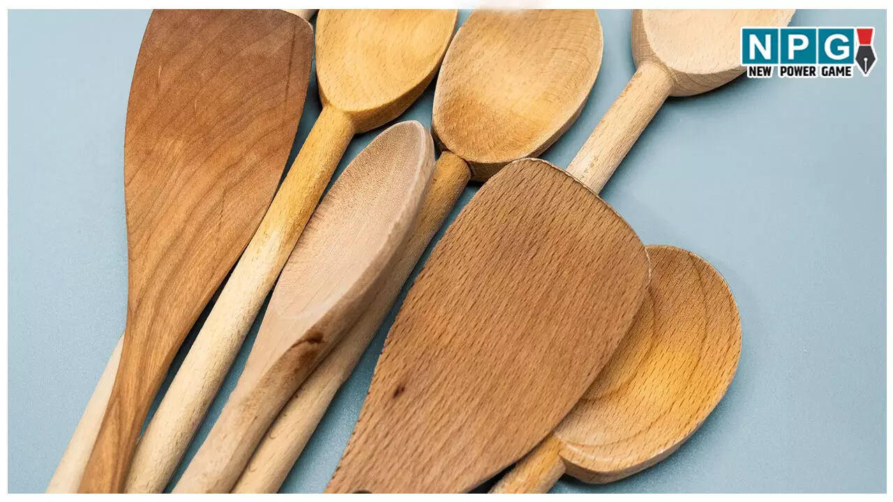 Lakadi ke bartanon ko kaise saaf Karen: लकड़ी के बर्तनों को साफ करने के आसान और घरेलू उपाय, इन 3 तरीकों के इस्तेमाल से तेल और मसालो के गंध से भी मिलेगा छुटकारा Lakadi ke bartanon ko kaise saaf Karen: लकड़ी के बर्तनों को साफ करने के आसान और घरेलू उपाय, इन 3 तरीकों के इस्तेमाल से तेल और मसालो के गंध से भी मिलेगा छुटकारा