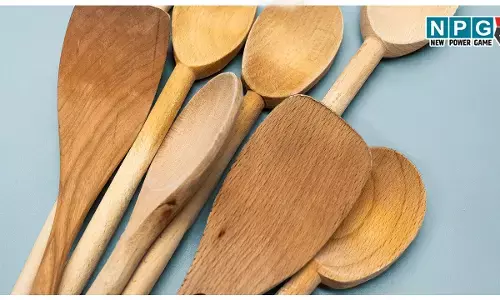 Lakadi ke bartanon ko kaise saaf Karen: लकड़ी के बर्तनों को साफ करने के आसान और घरेलू उपाय, इन 3 तरीकों के इस्तेमाल से तेल और मसालो के गंध से भी मिलेगा छुटकारा