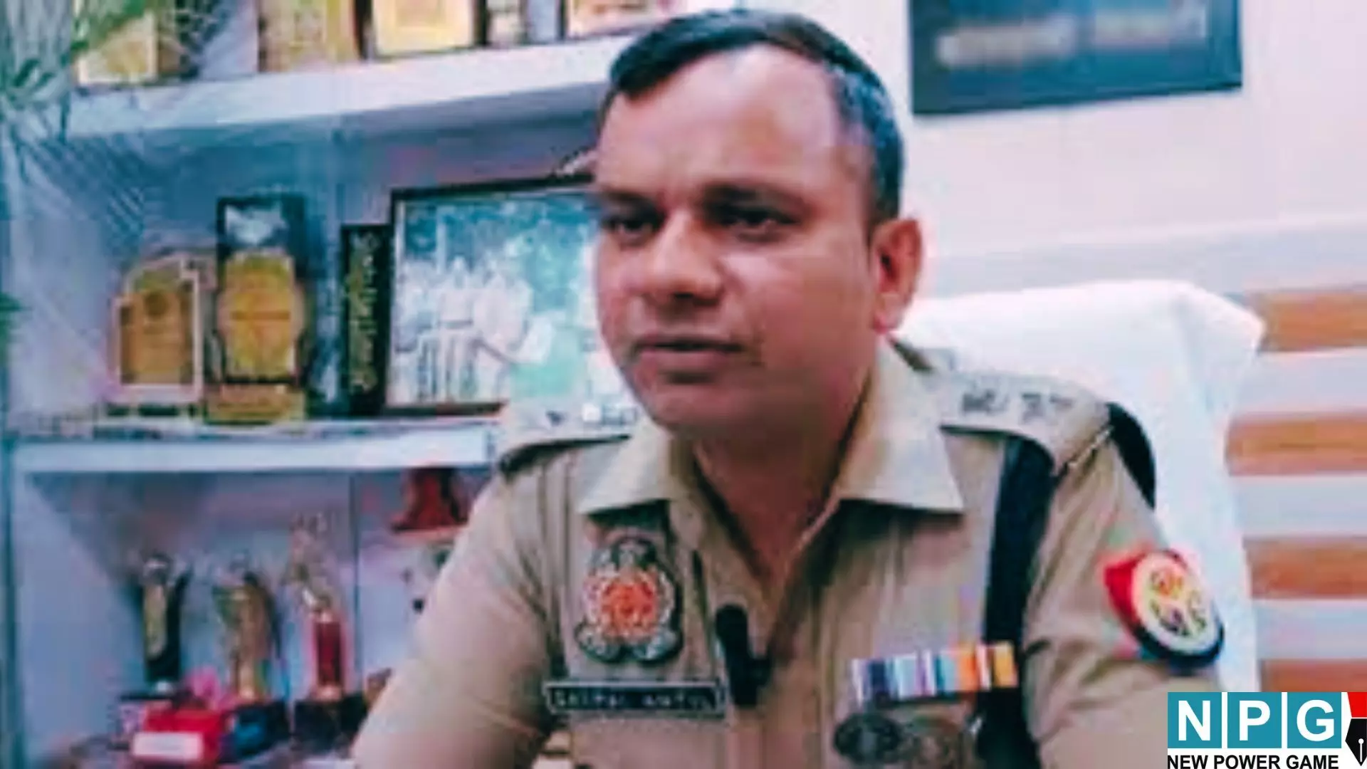 UP Police फिर शर्मसार! मुरादाबाद में कारोबारी को डराकर वसूली, सर्विलांस सेल के 5 पुलिसकर्मी निलंबित, SSP सतपाल की बड़ी कार्रवाई UP Police फिर शर्मसार! मुरादाबाद में कारोबारी को डराकर वसूली, सर्विलांस सेल के 5 पुलिसकर्मी निलंबित, SSP सतपाल की बड़ी कार्रवाई