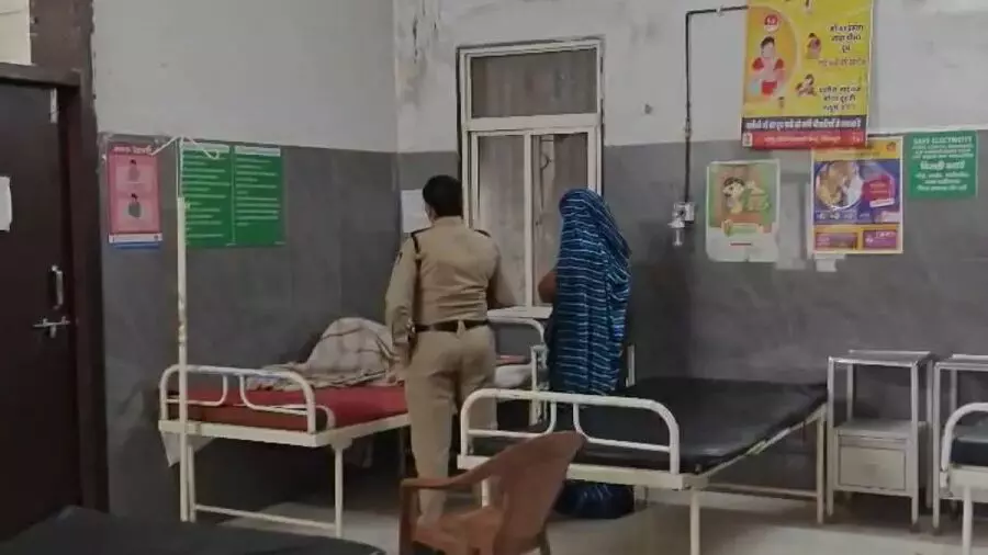 क्राइम न्यूज़: बोर्ड एग्जाम देने आई नाबालिग ने बच्चे को दिया जन्म, टॉयलेट से आई रोने की आवाज तो उड़े सबके होश क्राइम न्यूज़: बोर्ड एग्जाम देने आई नाबालिग ने बच्चे को दिया जन्म, टॉयलेट से आई रोने की आवाज तो उड़े सबके होश