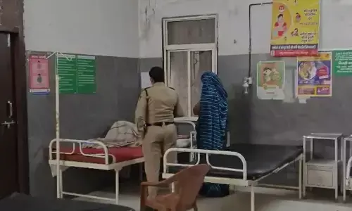 क्राइम न्यूज़: बोर्ड एग्जाम देने आई नाबालिग ने बच्चे को दिया जन्म, टॉयलेट से आई रोने की आवाज तो उड़े सबके होश