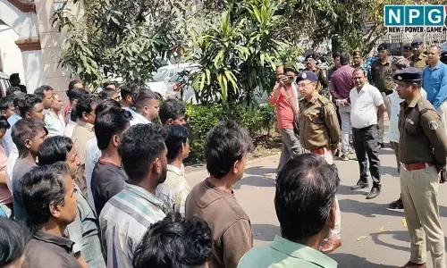 Raigarh News: बदमाशों को एसएसपी शशि मोहन ने सिंघम स्टाइल में दी चेतावनी, बोले-कैमरे में आ चुके हो, होली पर खलल डालने की कोशिश की तो फिर मैं दिखाउंगा...