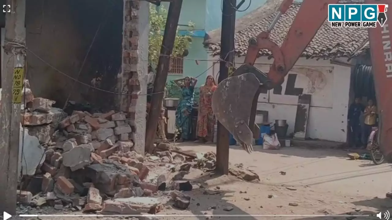 Durg Crime News: भोले बाबा की बारात में हत्या, मुख्य आरोपी के होटल पर चला बुलडोजर, जानिए पूरा मामला Durg Crime News: भोले बाबा की बारात में हत्या, मुख्य आरोपी के होटल पर चला बुलडोजर, जानिए पूरा मामला