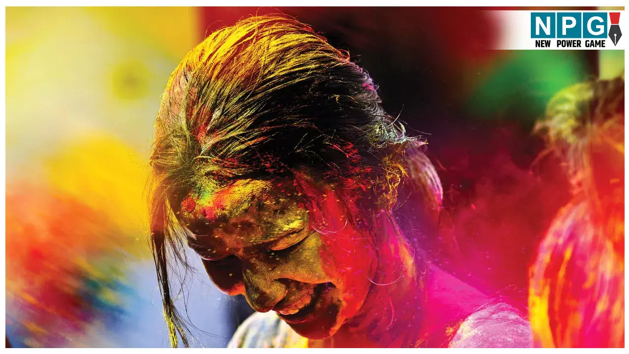 Holi Mein Baalon Ki Suraksha kaise karen: होली के रंगों से अब नहीं होंगे बाल/हेयर खराब; जानिए होली पर बालों की देखभाल कैसे करें? Holi Mein Baalon Ki Suraksha kaise karen: होली के रंगों से अब नहीं होंगे बाल/हेयर खराब; जानिए होली पर बालों की देखभाल कैसे करें?