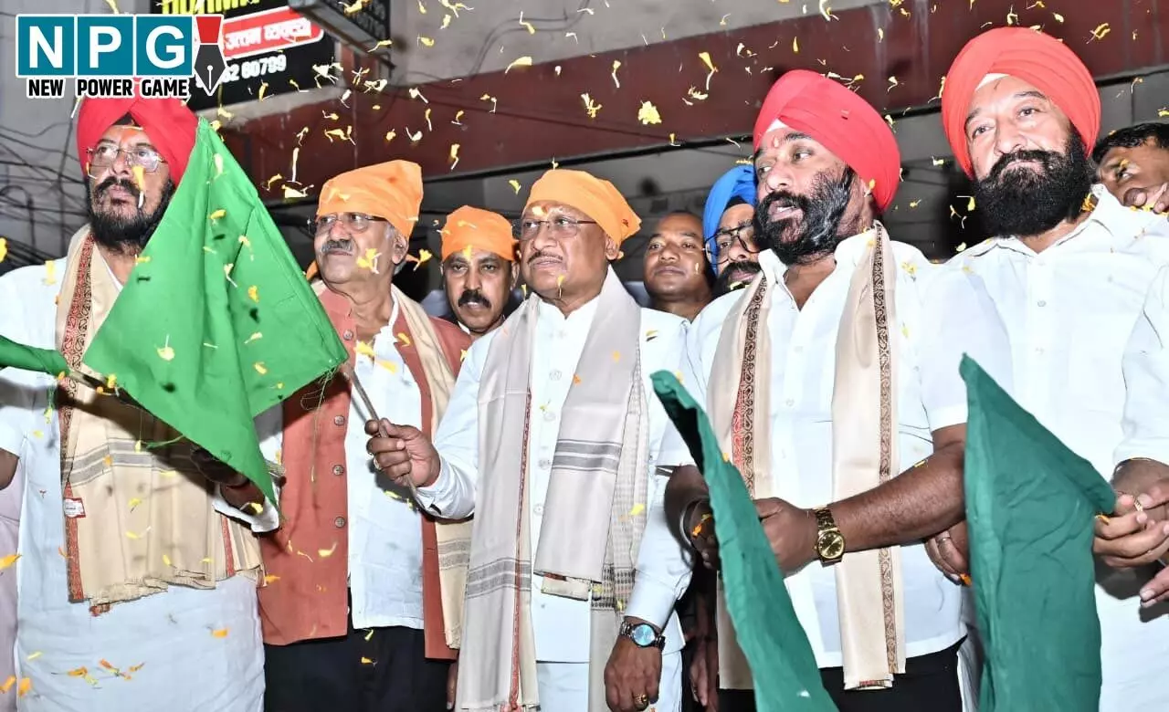 CM साय ने होला मोहल्ला के लिए संगत बसों को हरी झंडी दिखाकर किया रवाना... CM साय ने होला मोहल्ला के लिए संगत बसों को हरी झंडी दिखाकर किया रवाना...