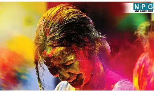 Holi Mein Baalon Ki Suraksha kaise karen: होली के रंगों से अब नहीं होंगे बाल/हेयर खराब; जानिए होली पर बालों की देखभाल कैसे करें?