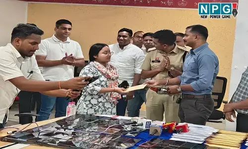 Raipur News: मोबाइल खो गया था, 20 लाख के 100 मोबाइल ऐसे ढूंढ लाई पुलिस, गुम फोन मिलने पर खिले लोगों के चेहरे