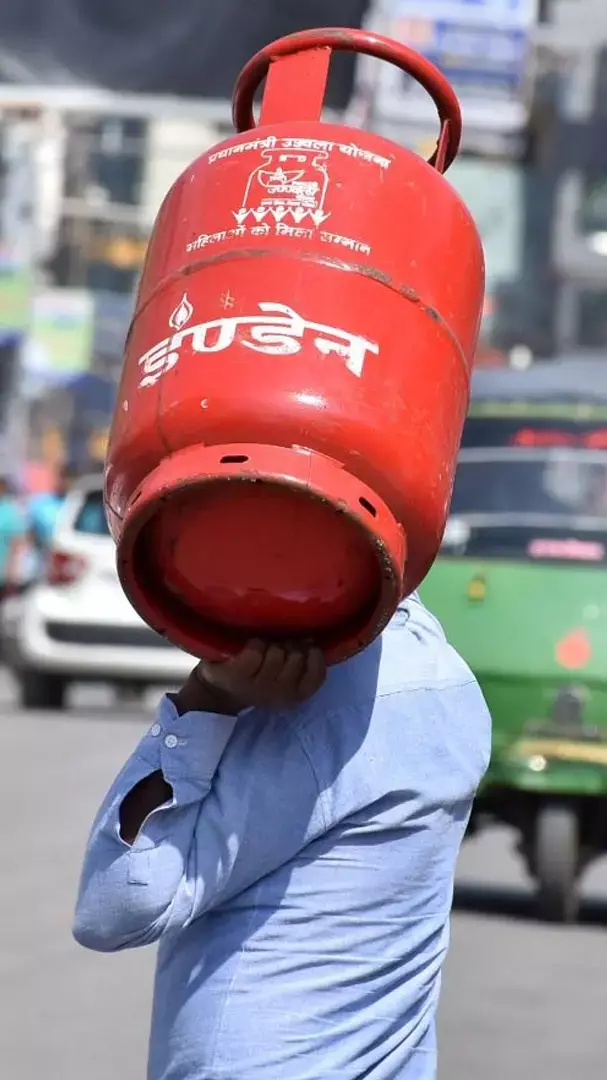 इन आसान तरीकों से महीनों चलेगा आपका Gas Cylinder, अपनाएं ये धांसू टिप्स